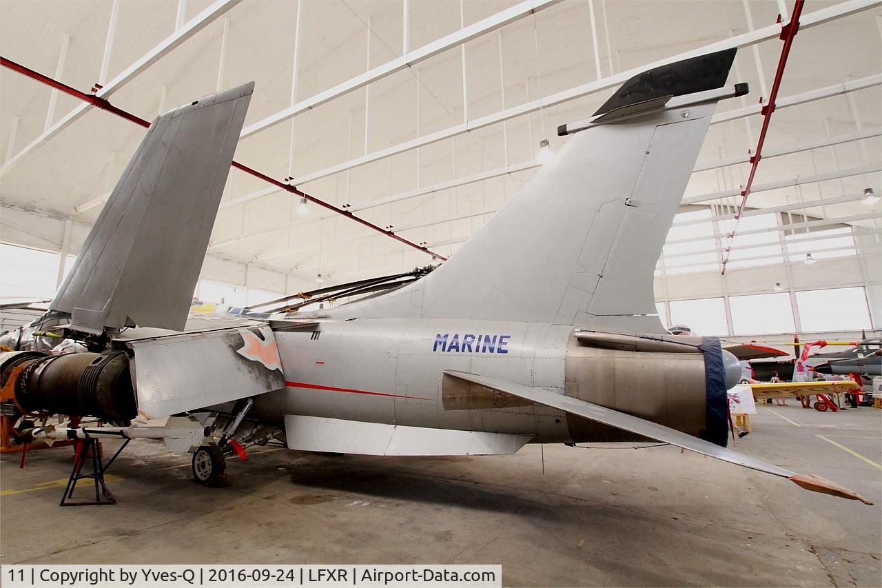 11, Vought F-8P Crusader C/N 1228, Vought F-8P Crusader, Naval Aviation Museum, Rochefort-Soubise airport (LFXR)