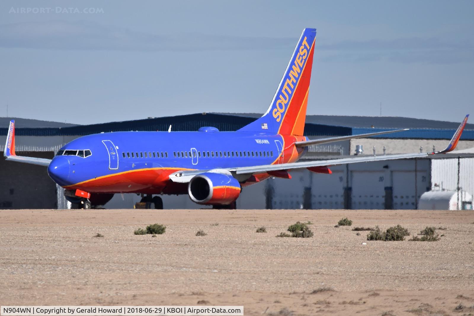 N904WN, 2008 Boeing 737-7H4 C/N 36616, On Alpha awaiting clearance for RWY 28R.