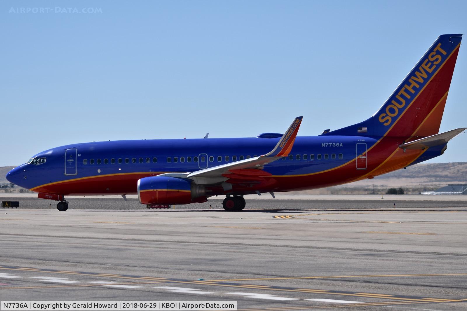 N7736A, 2006 Boeing 737-7BD C/N 35109, Taxiing on Alpha.