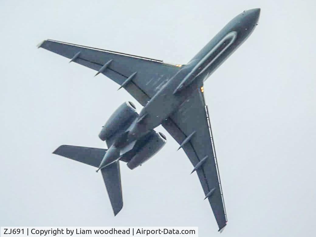 ZJ691, 2002 Bombardier BD-700-1A10 Sentinel R1 C/N 9123, Zj691 500ft over hedon East Yorkshire