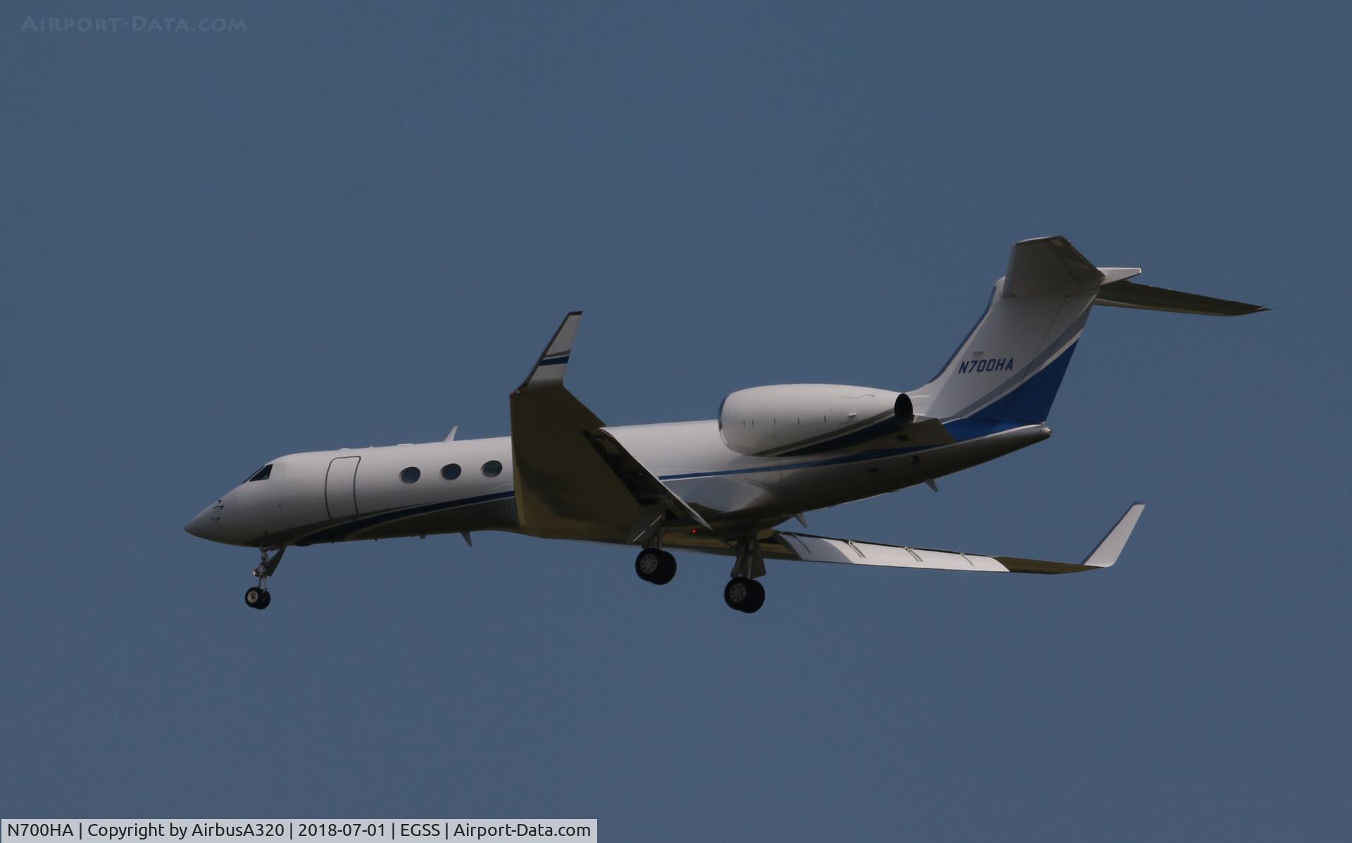 N700HA, 2001 Gulfstream Aerospace G-V C/N 634, Arriving at Stansted