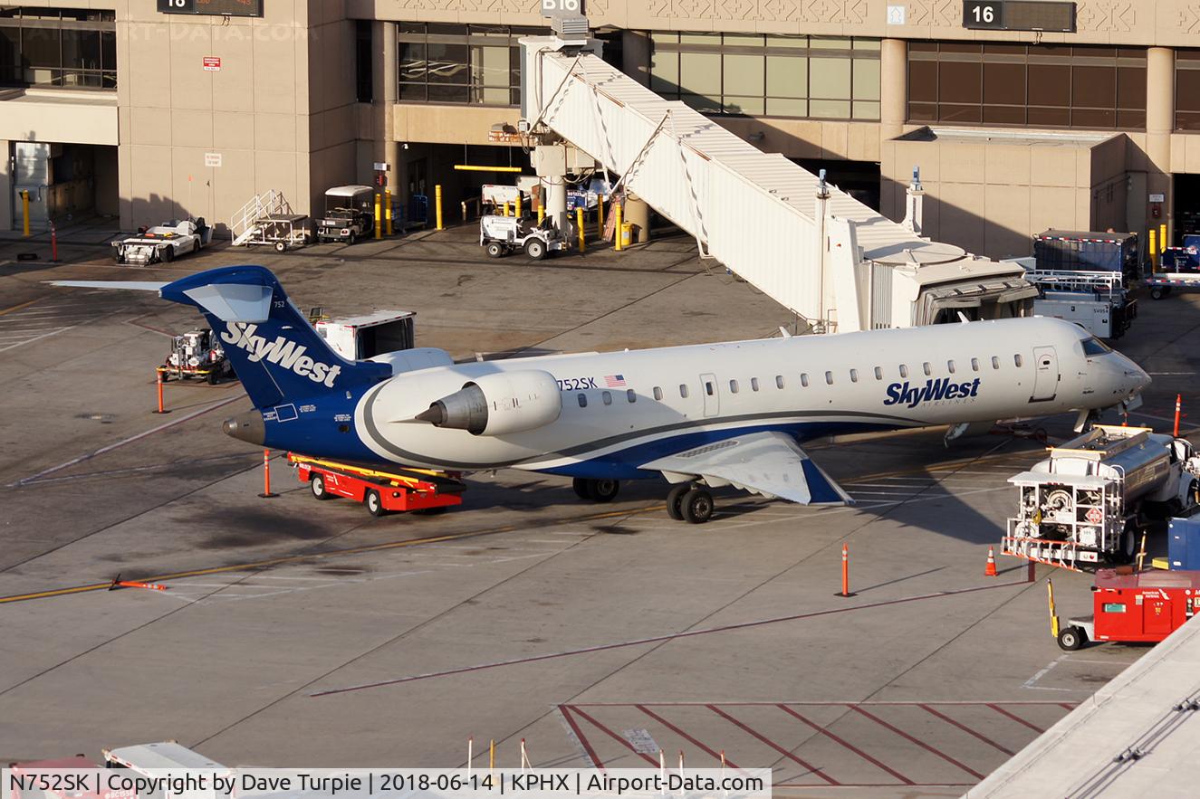 N752SK, 2005 Bombardier CRJ-701ER (CL-600-2C10) Regional Jet C/N 10209, NO COMMENT.