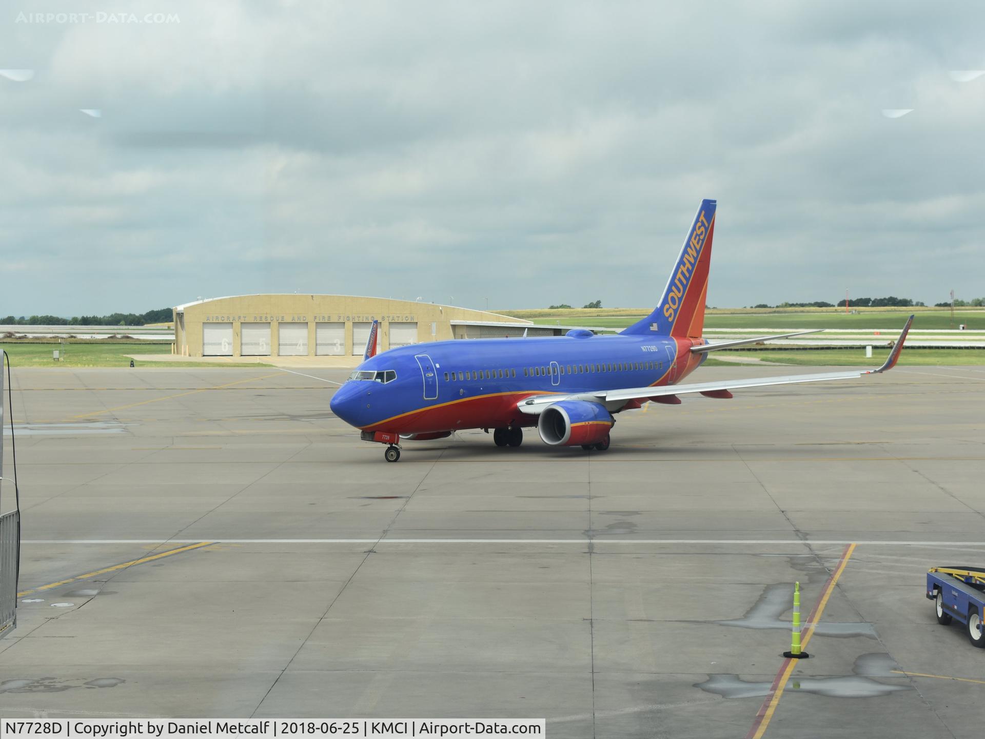 N7728D, 2006 Boeing 737-7BD C/N 33925, Seen at Kansas City International Airport