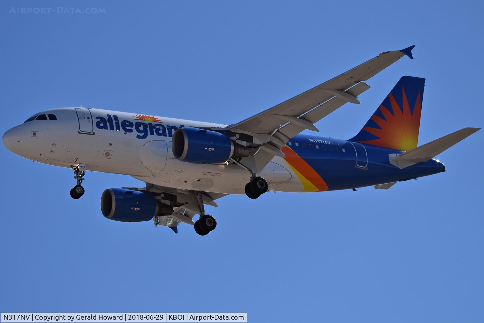 N317NV, 2005 Airbus A319-111 C/N 2477, Landing RWY 28R.