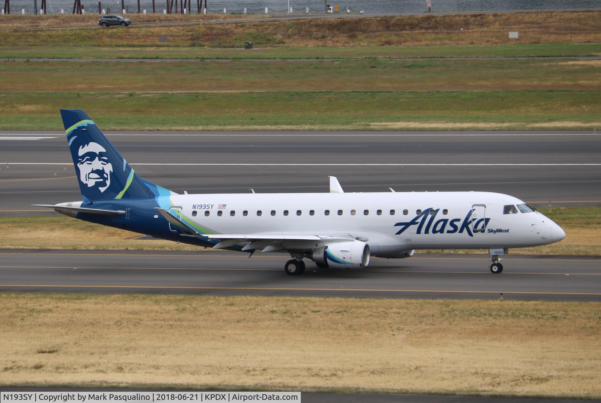N193SY, 2017 Embraer 175LR (ERJ-170-200LR) C/N 17000690, ERJ 170-200 LR