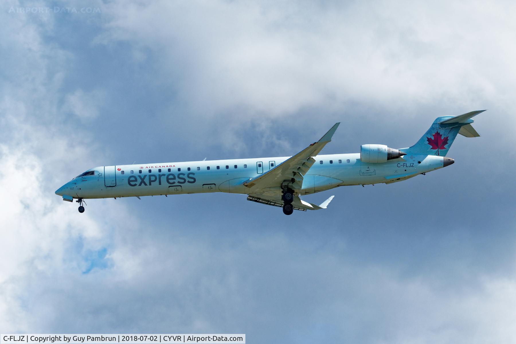 C-FLJZ, 2005 Canadair CRJ-900 (CL-600-2D24) C/N 15045, Landing