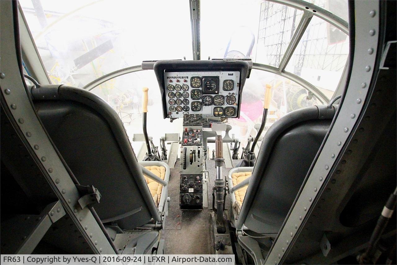 FR63, Piasecki H-21C Workhorse C/N FR63, Piasecki H-21C Workhorse, Cockpit close up view, Naval Aviation Museum, Rochefort-Soubise airport (LFXR)