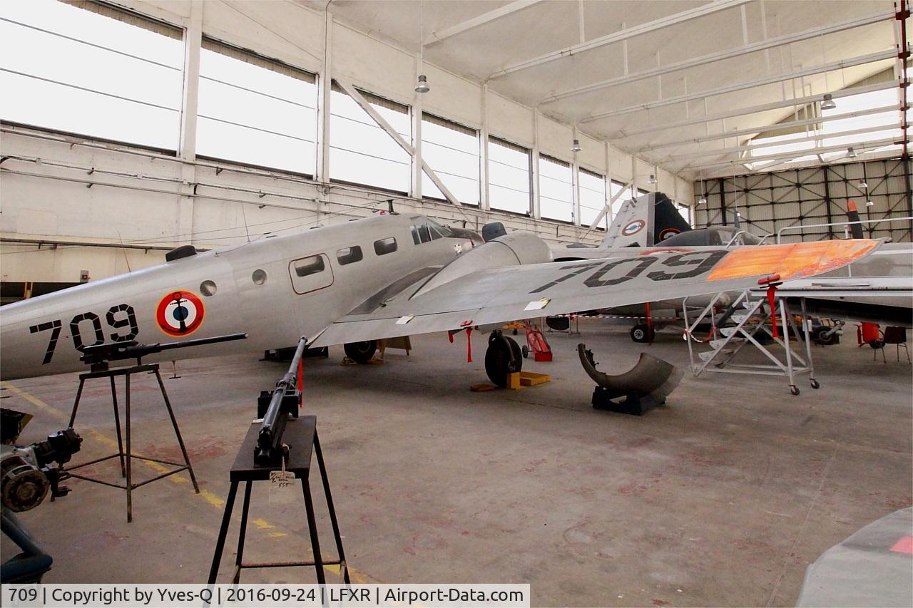 709, Beech SNB-5 Expeditor C/N MD-13, Beech SNB-5, Preserved at Naval Aviation Museum, Rochefort-Soubise airport (LFXR)