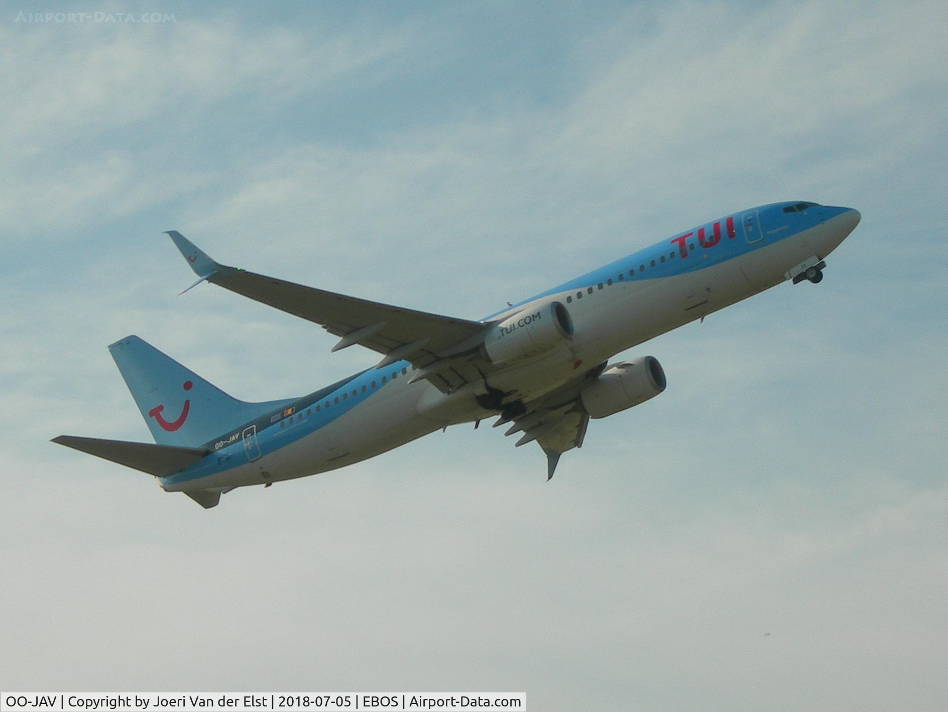 OO-JAV, 2013 Boeing 737-8K5 C/N 40943, Shortly after take-off