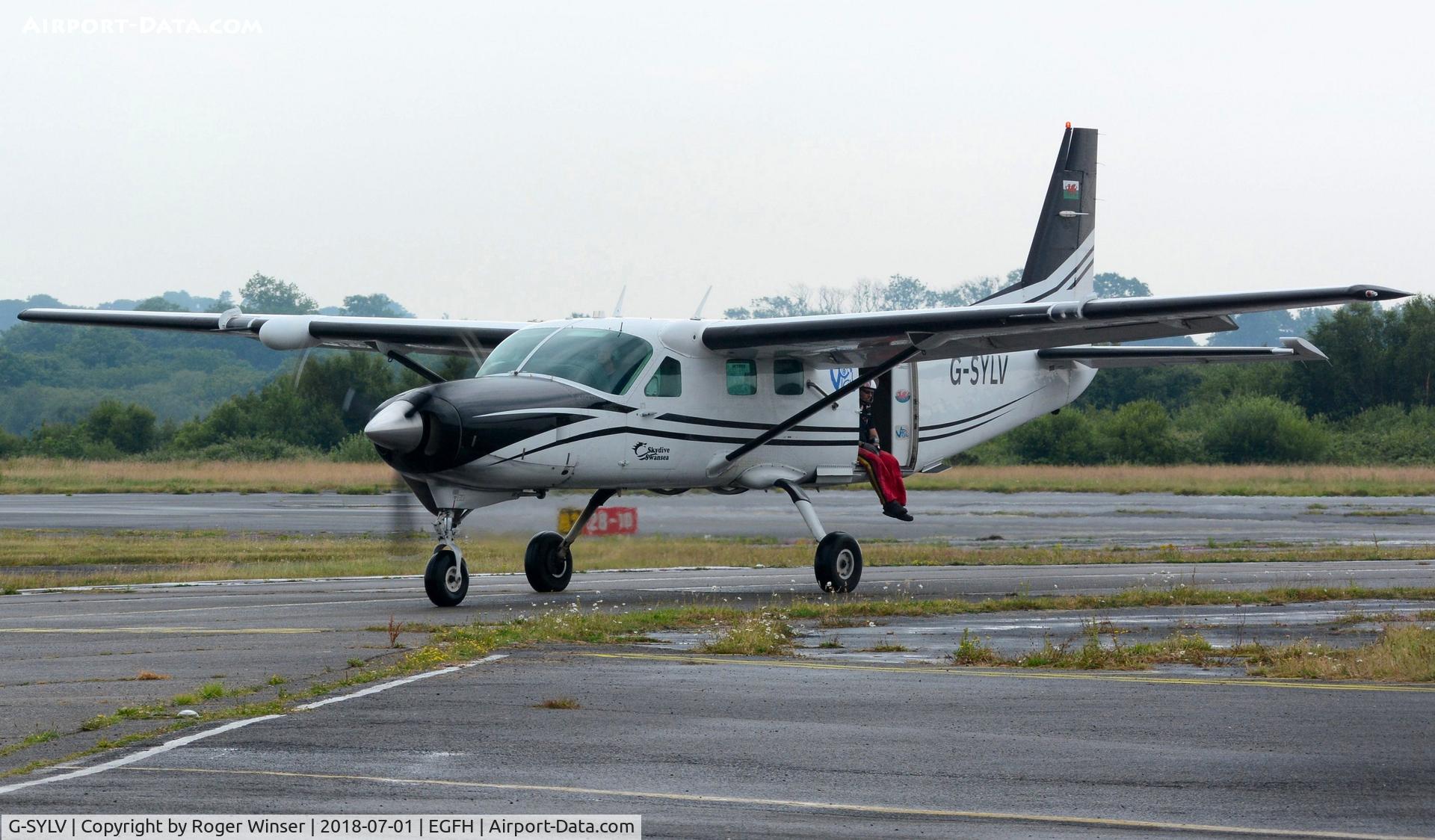 G-SYLV, 2002 Cessna 208B  Grand Caravan C/N 208B0936, Skydive Swansea's Grand Caravan returning to base after dropping the British Army Tigers parachute team on day 2 of WNAS18.