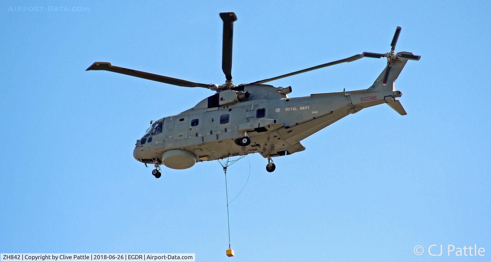 ZH842, AgustaWestland EH-101 Merlin HM.1 C/N 50091/RN22, In action doing underslung load training at RNAS Culdrose