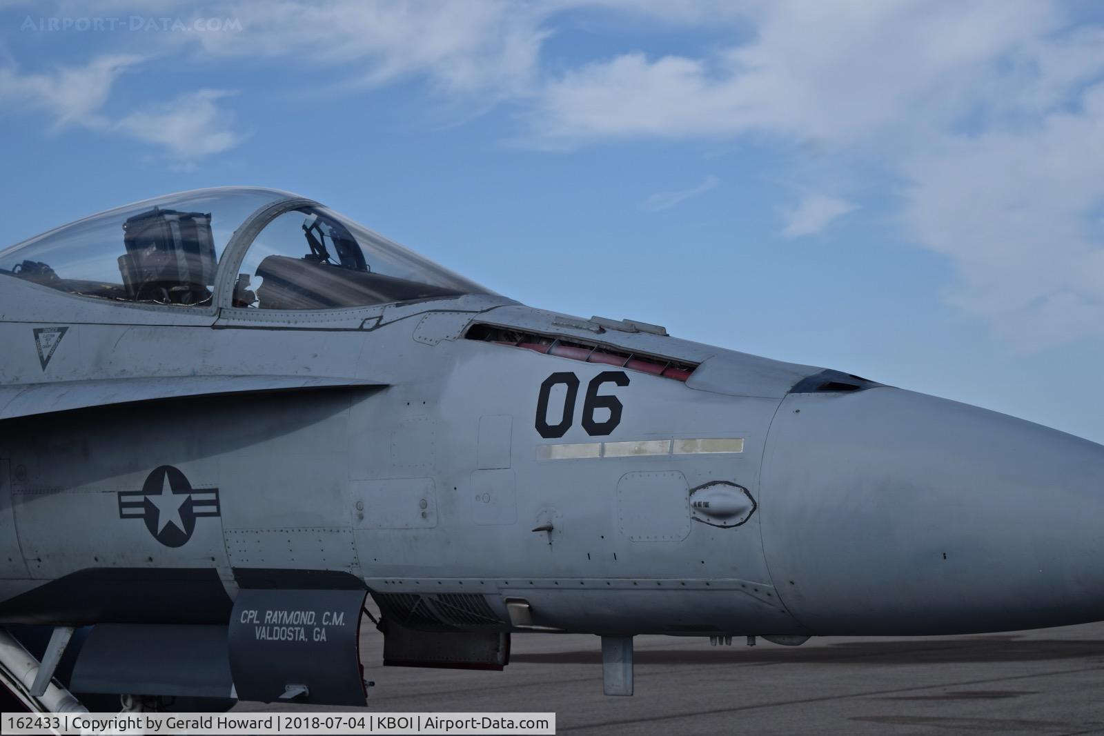 162433, McDonnell Douglas F/A-18A Hornet C/N 0276/A222, Seems to be missing a panel on the nose. VMFA-314  “Black Knights” , NAS Miramar, CA.