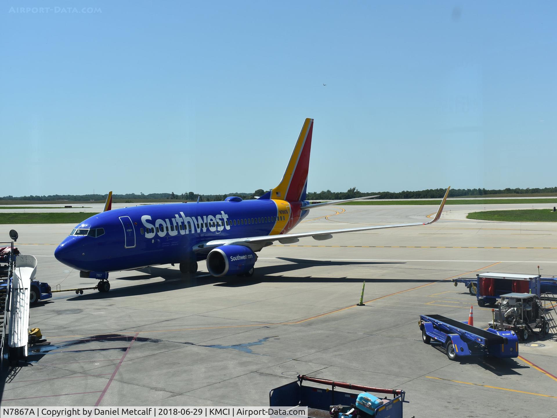 N7867A, 2002 Boeing 737-7Q8 C/N 30633, Seen at Kansas City International Airport