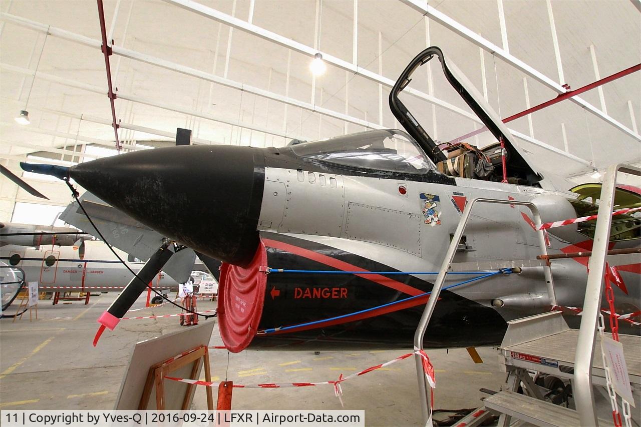 11, Vought F-8P Crusader C/N 1228, Vought F-8P Crusader, Naval Aviation Museum, Rochefort-Soubise airport (LFXR)