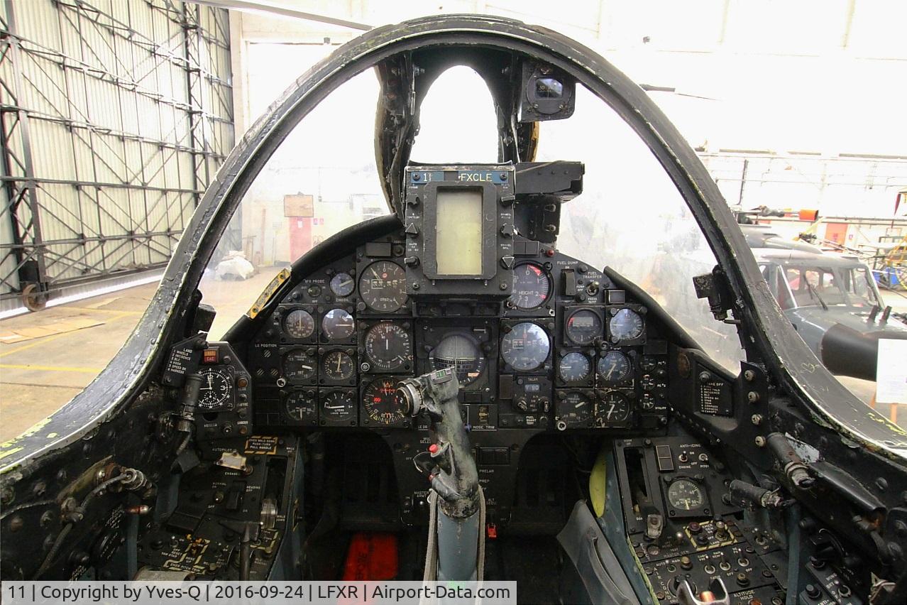 11, Vought F-8P Crusader C/N 1228, Vought F-8P Crusader, Cockpit close up view, Naval Aviation Museum, Rochefort-Soubise airport (LFXR)