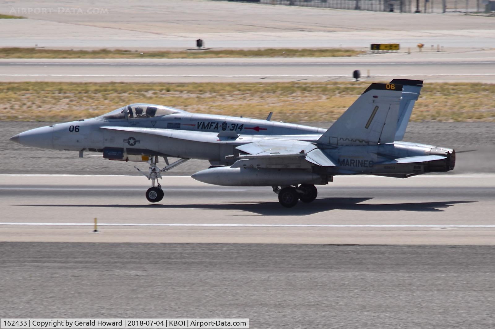 162433, McDonnell Douglas F/A-18A Hornet C/N 0276/A222, VMFA-314  “Black Knights”, NAS Miramar, CA.