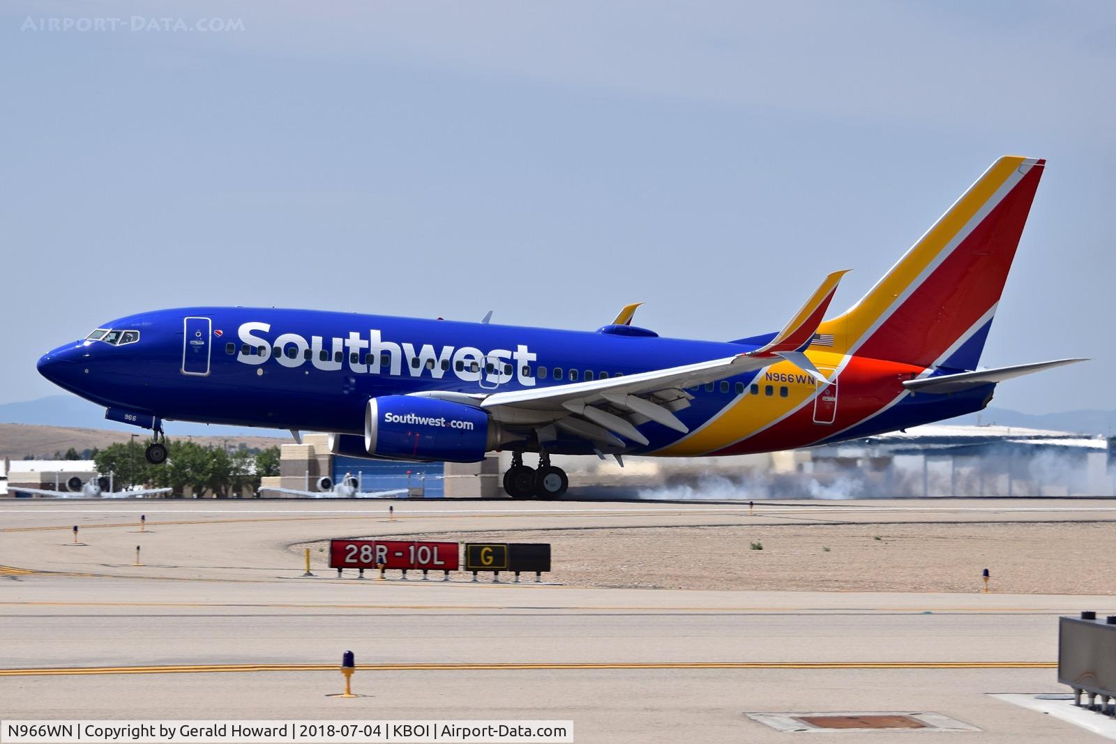 N966WN, 2011 Boeing 737-7H4 C/N 36966, Touch down on RWY 10L.