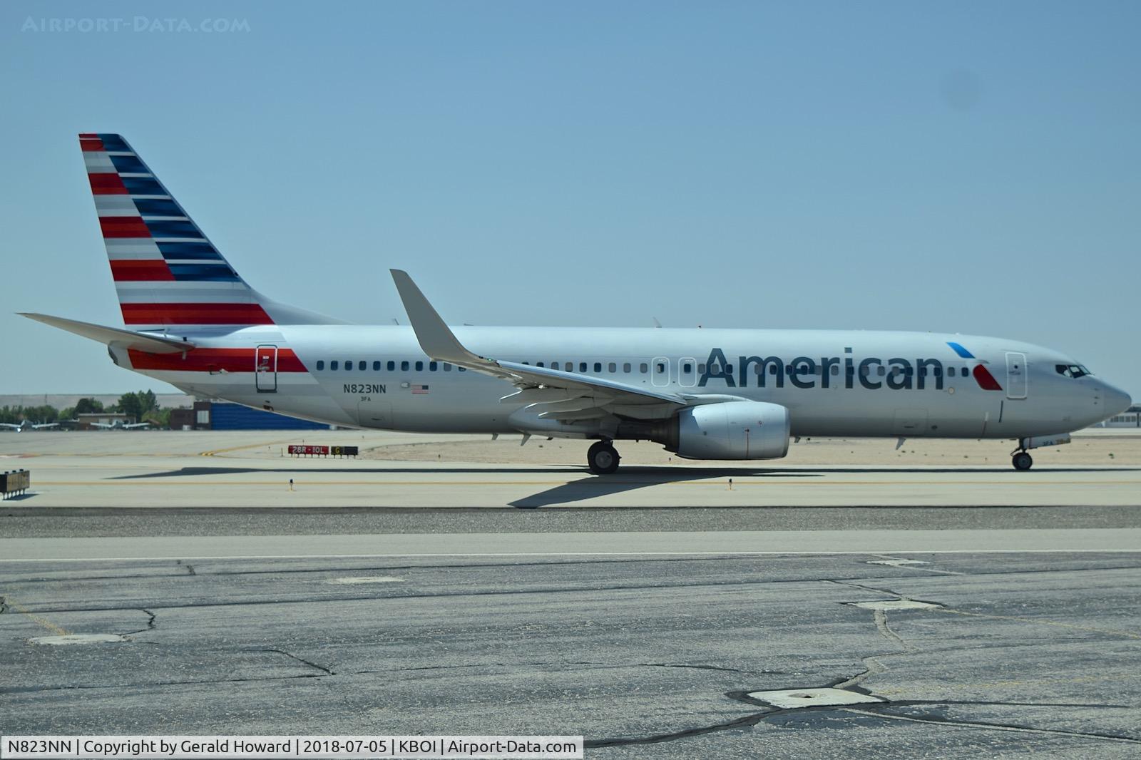 N823NN, 2010 Boeing 737-823 C/N 29560, Taxiing on Alpha.