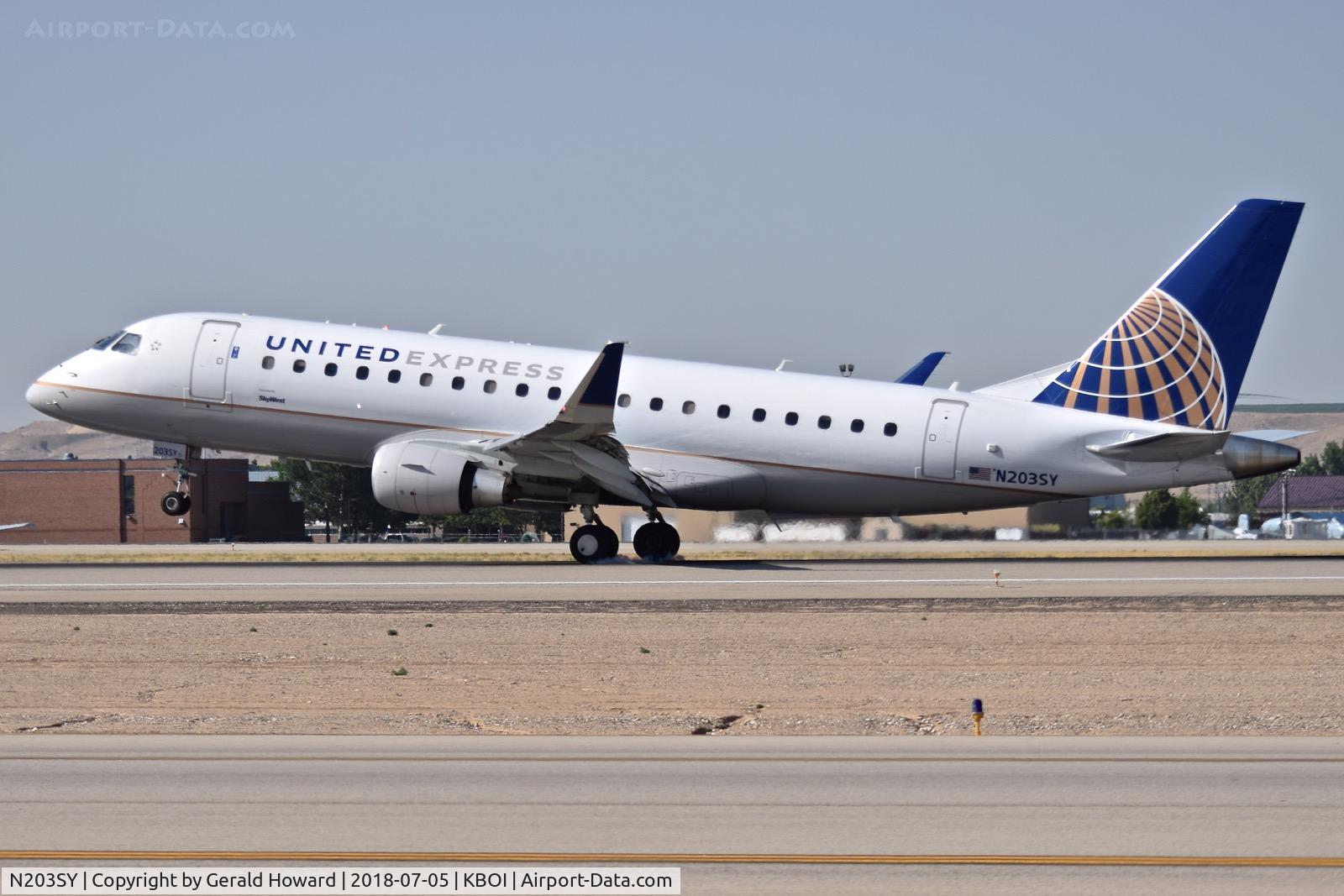 N203SY, 2016 Embraer 175LR (ERJ-170-200LR) C/N 17000625, Take off run on RWY 10L.