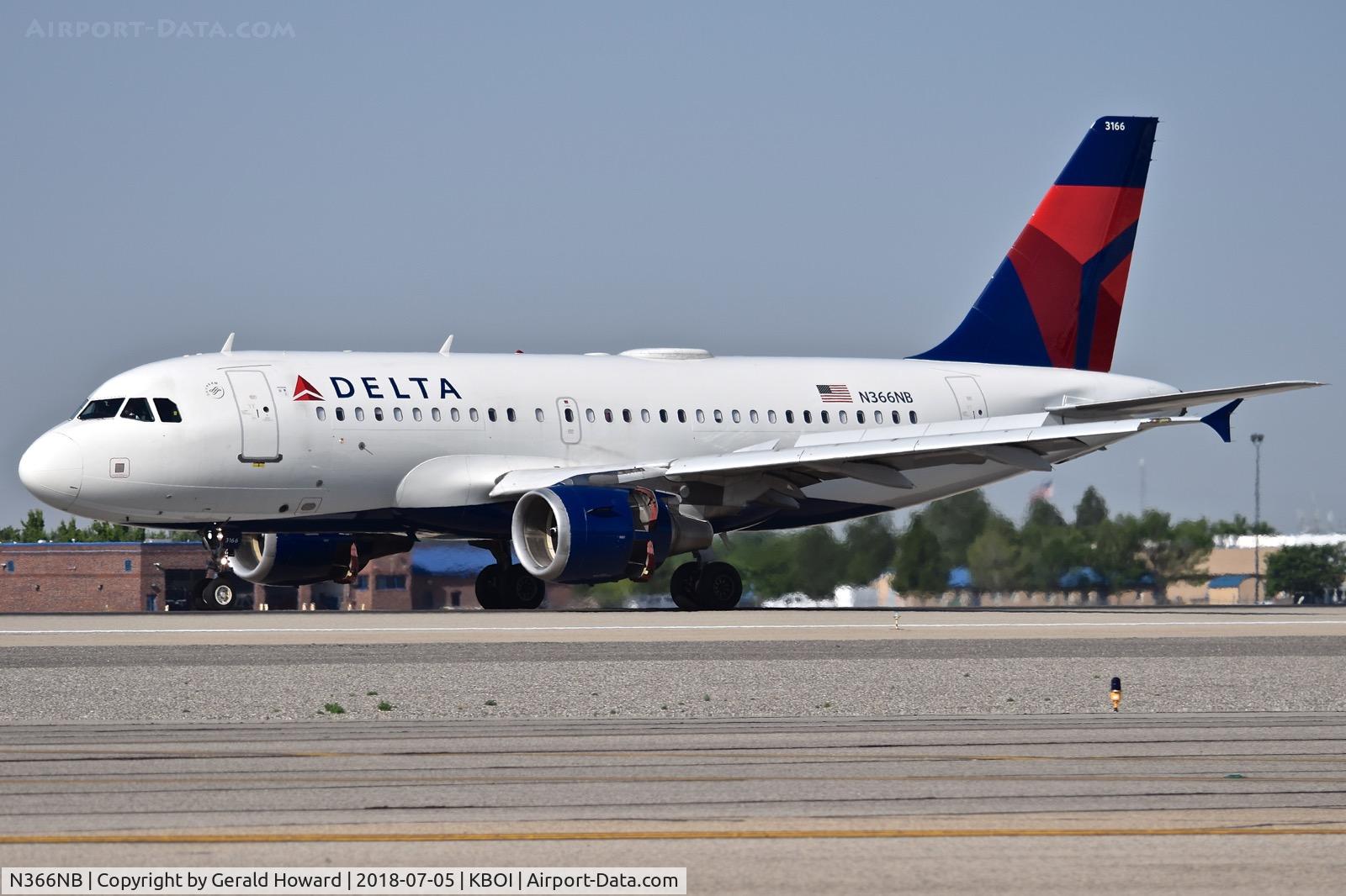 N366NB, 2003 Airbus A319-114 C/N 2026, Landing roll out on RWY 10L.