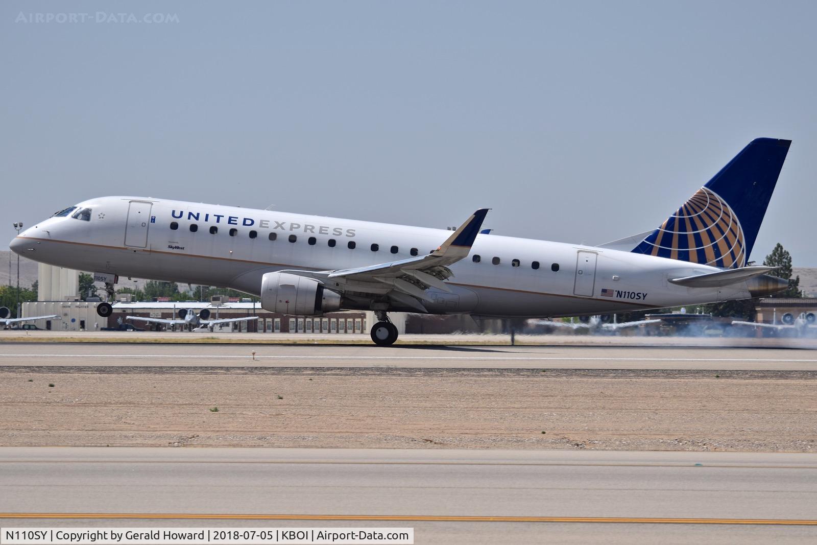 N110SY, 2014 Embraer 175LR (ERJ-170-200LR) C/N 17000405, Landing RWY 10L.