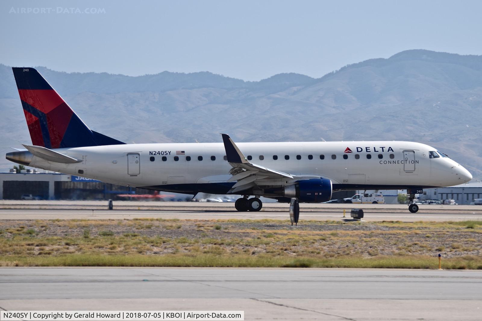 N240SY, 2016 Embraer 175LR (ERJ-170-200LR) C/N 17000580, Take off run on RWY 10R.