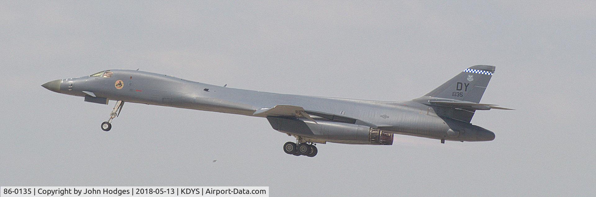 86-0135, 1986 Rockwell B-1B Lancer C/N 95, Taking off from Dyess as part of a two ship demo team.