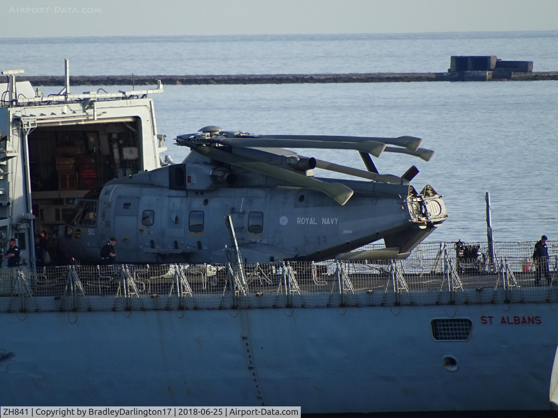 ZH841, 2000 AgustaWestland EH-101 Merlin HM.2 C/N 50087/RN21/MCSP21, ZH841 On The Back Of A Navy Ship