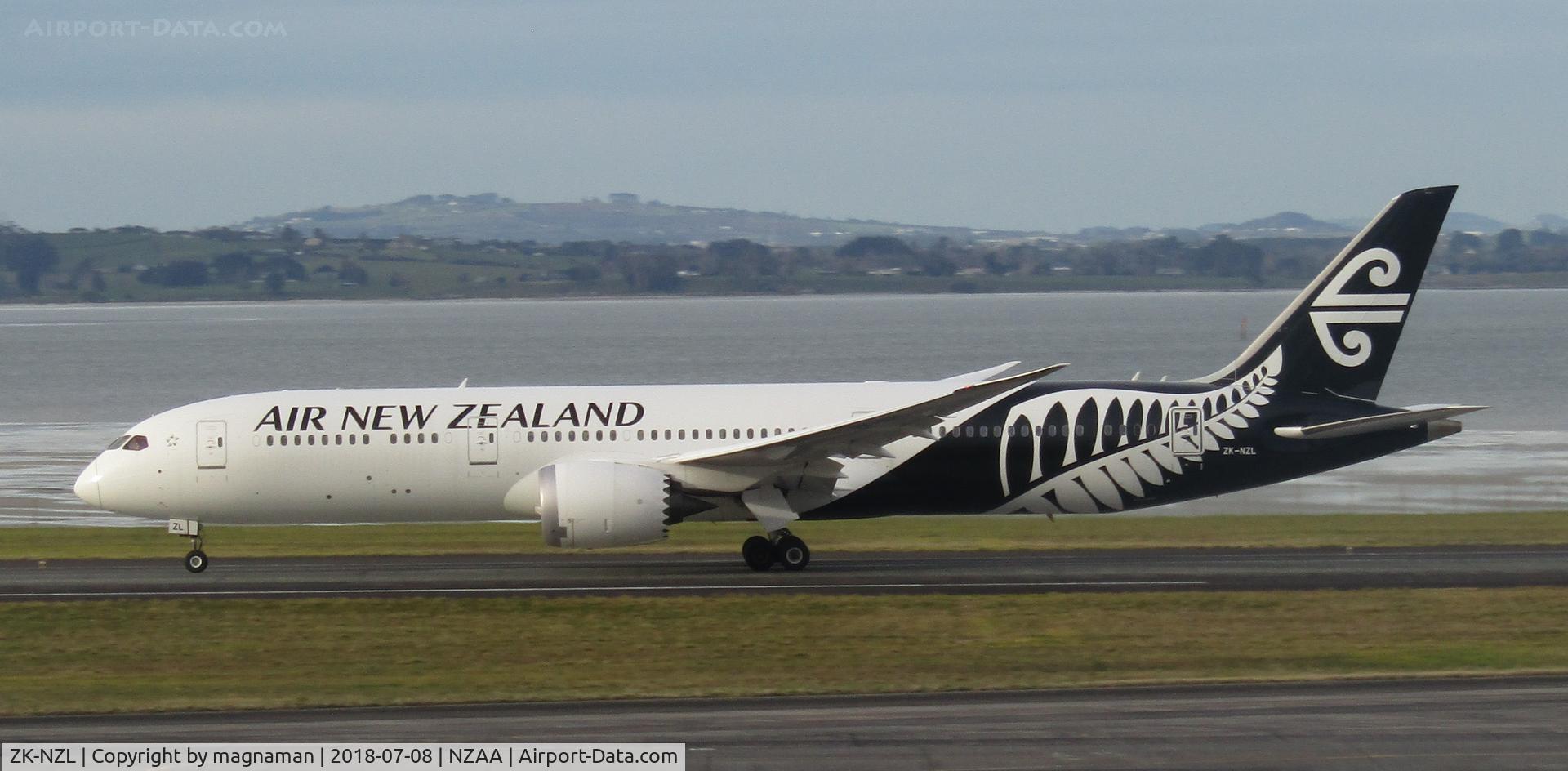 ZK-NZL, 2017 Boeing 787-9 Dreamliner Dreamliner C/N 43218, Taking off from AKL