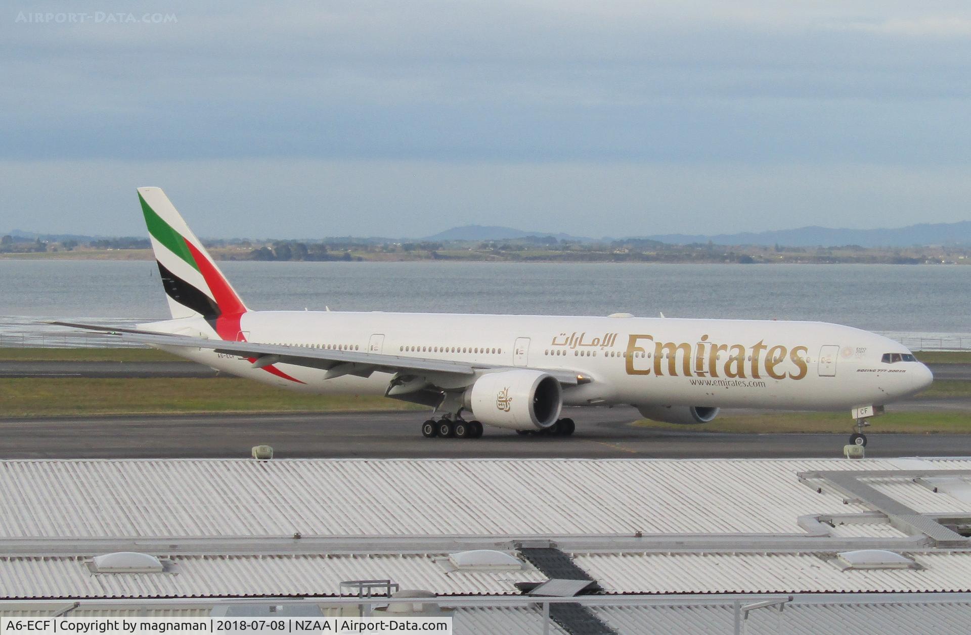A6-ECF, 2007 Boeing 777-36H/ER C/N 35574, taxying to gate