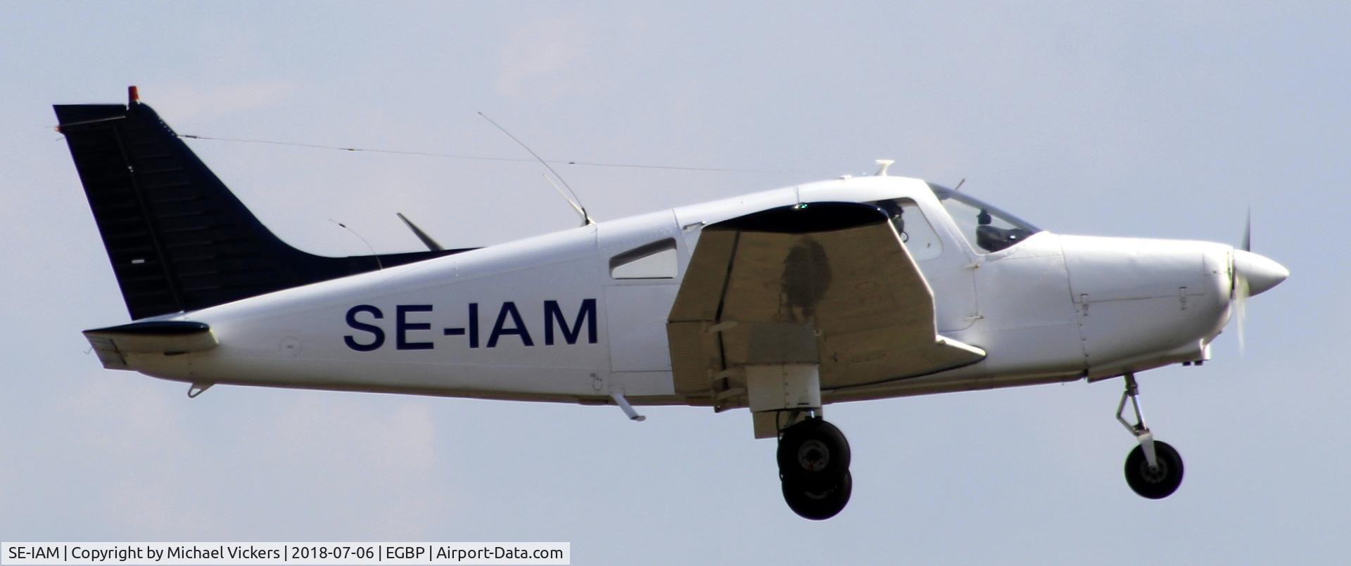 SE-IAM, 1976 Piper PA-28-161 Warrior II C/N 28-7816651, Landing at Kemble