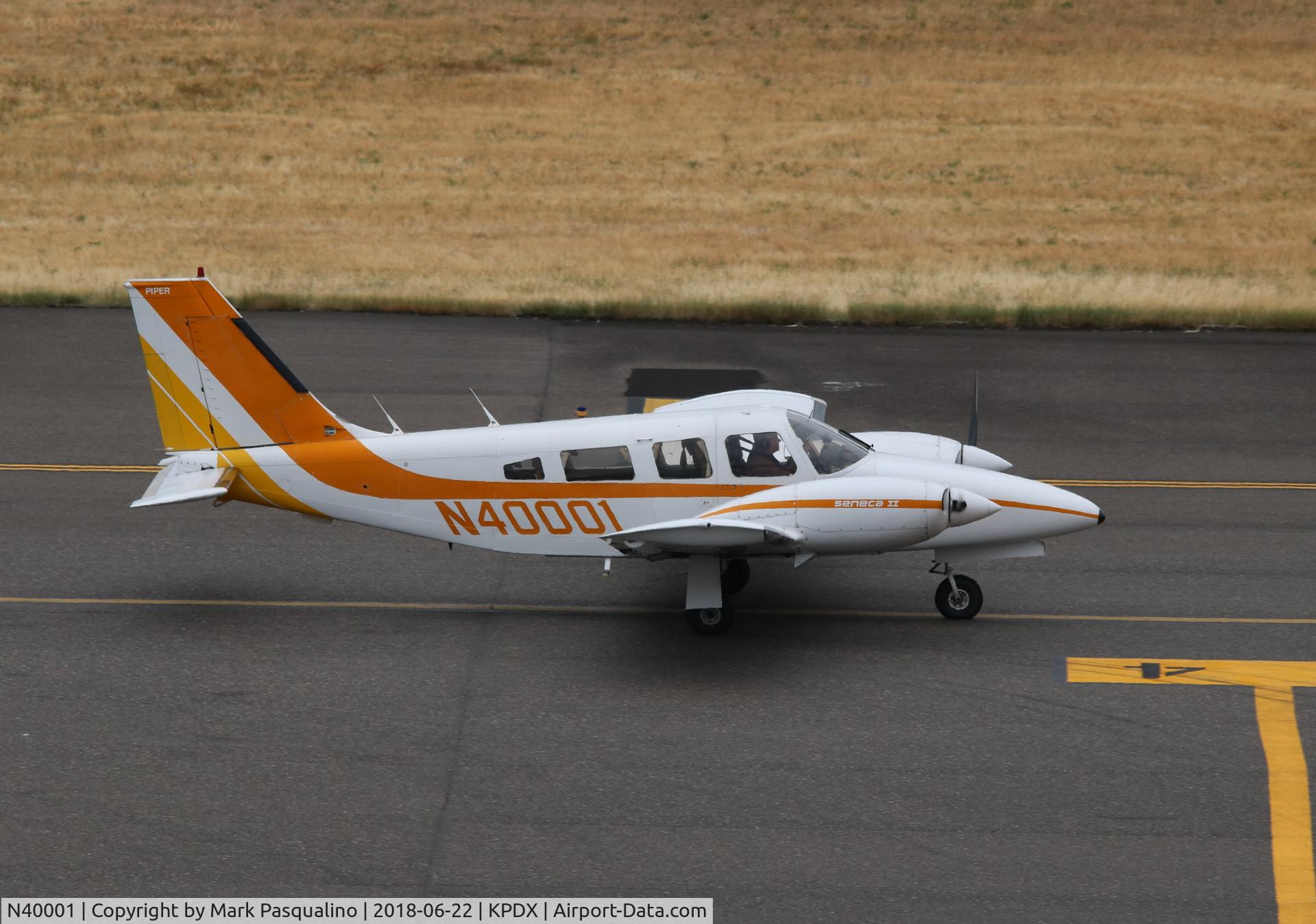 N40001, 1977 Piper PA-34-200T C/N 34-7770356, Piper PA-34-200T