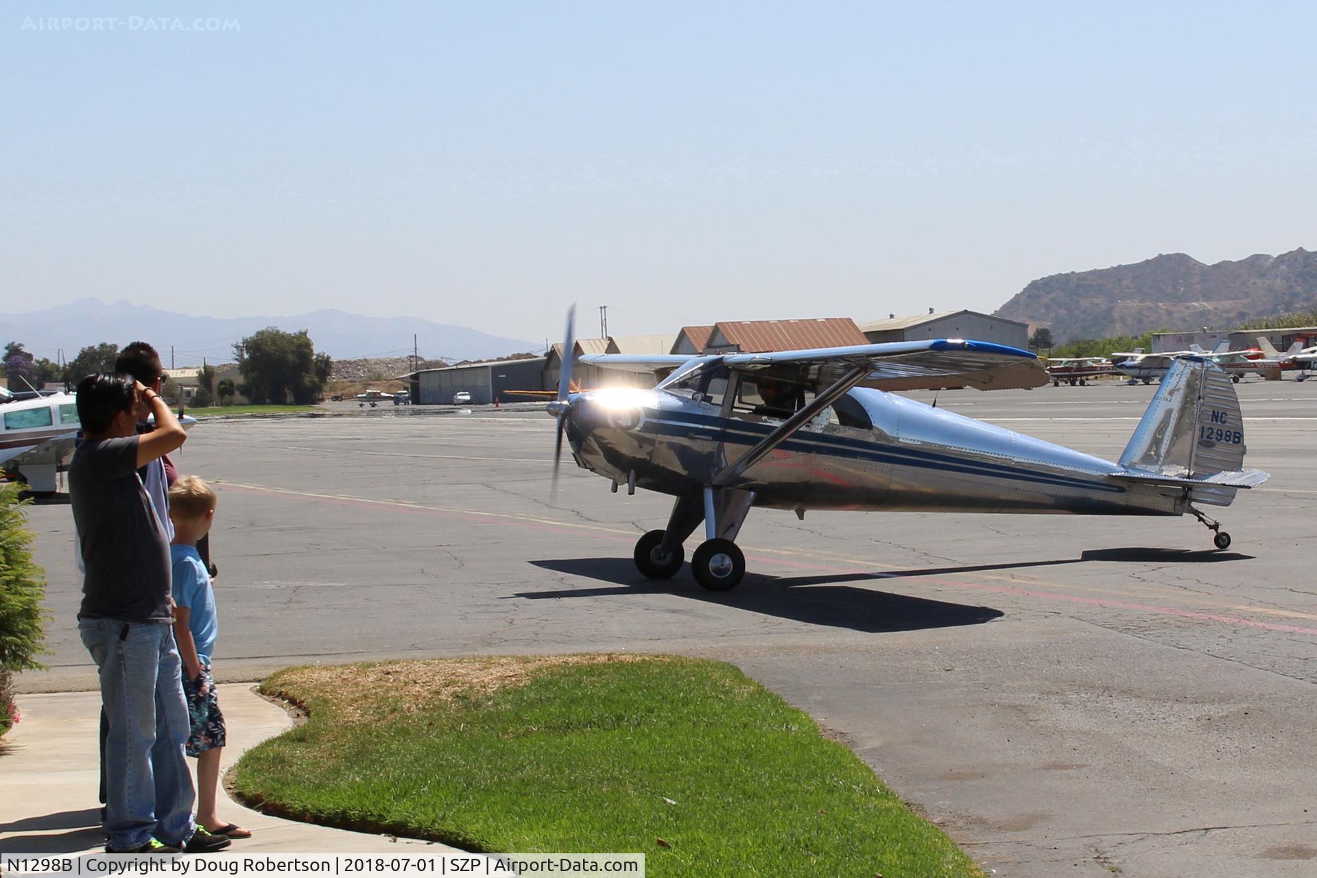 N1298B, 1947 Luscombe 8E Silvaire C/N 5925, 1947 Luscombe 8E SILVAIRE, Continental C85 85 Hp, taxi near Fuel Dock