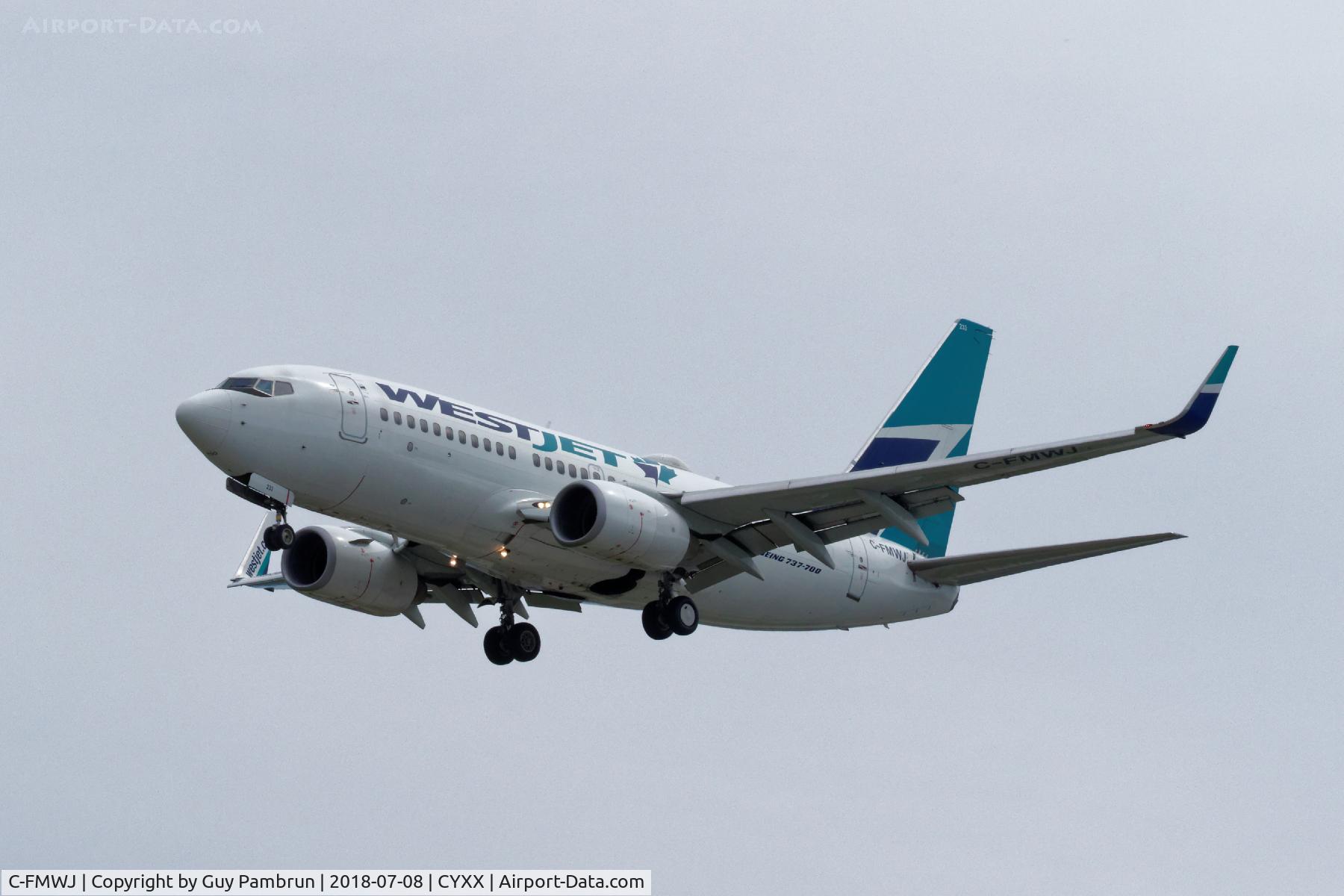 C-FMWJ, 2005 Boeing 737-7CT C/N 32771, Landing on 26R