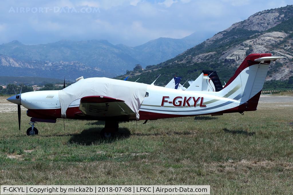 F-GKYL, Piper PA-28RT-201T Turbo Arrow IV C/N 28R7931288, Parked