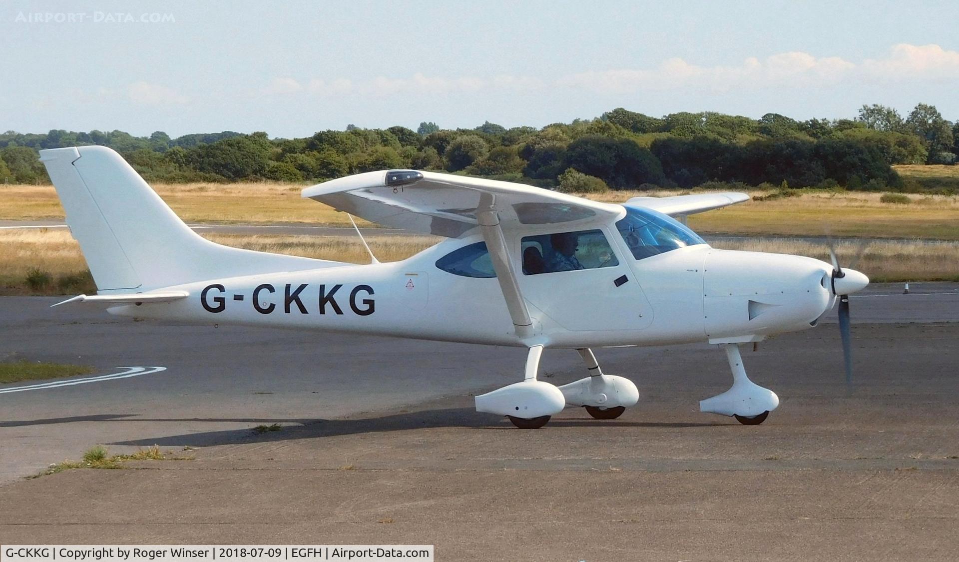 G-CKKG, 2017 TL Ultralight TL-3000 Sirius C/N LAA 386-15474, Visiting Sirius.