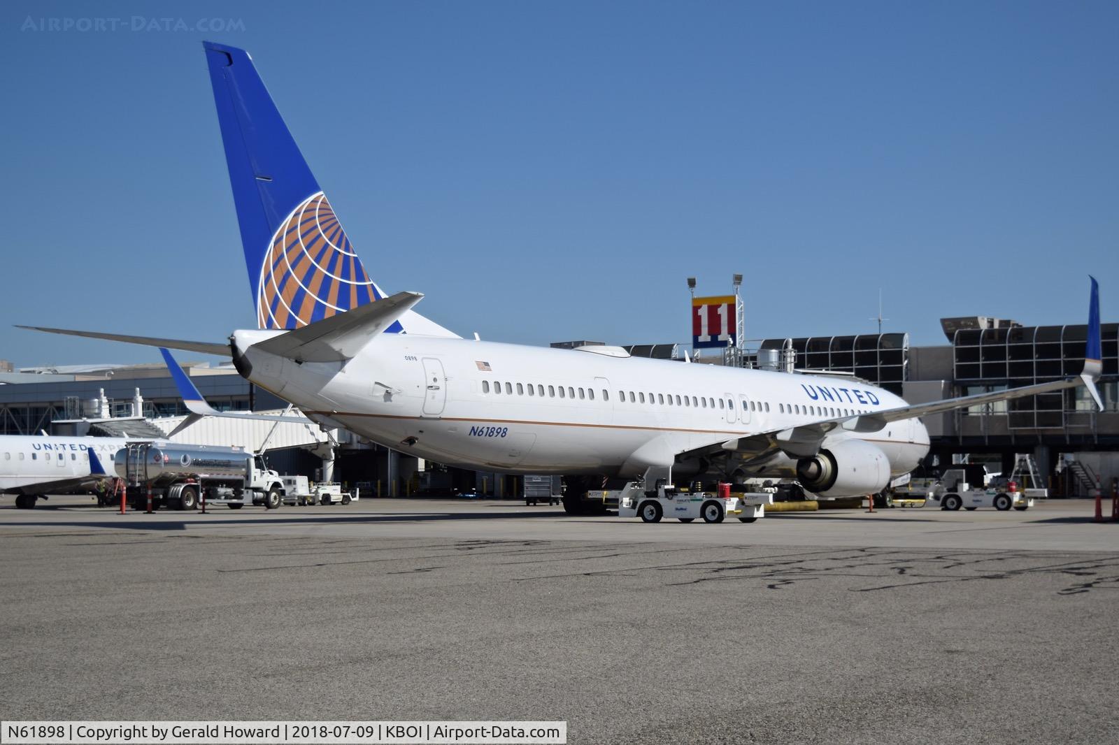 N61898, 2016 Boeing 737-900/ER C/N 62815, Parked at the gate.