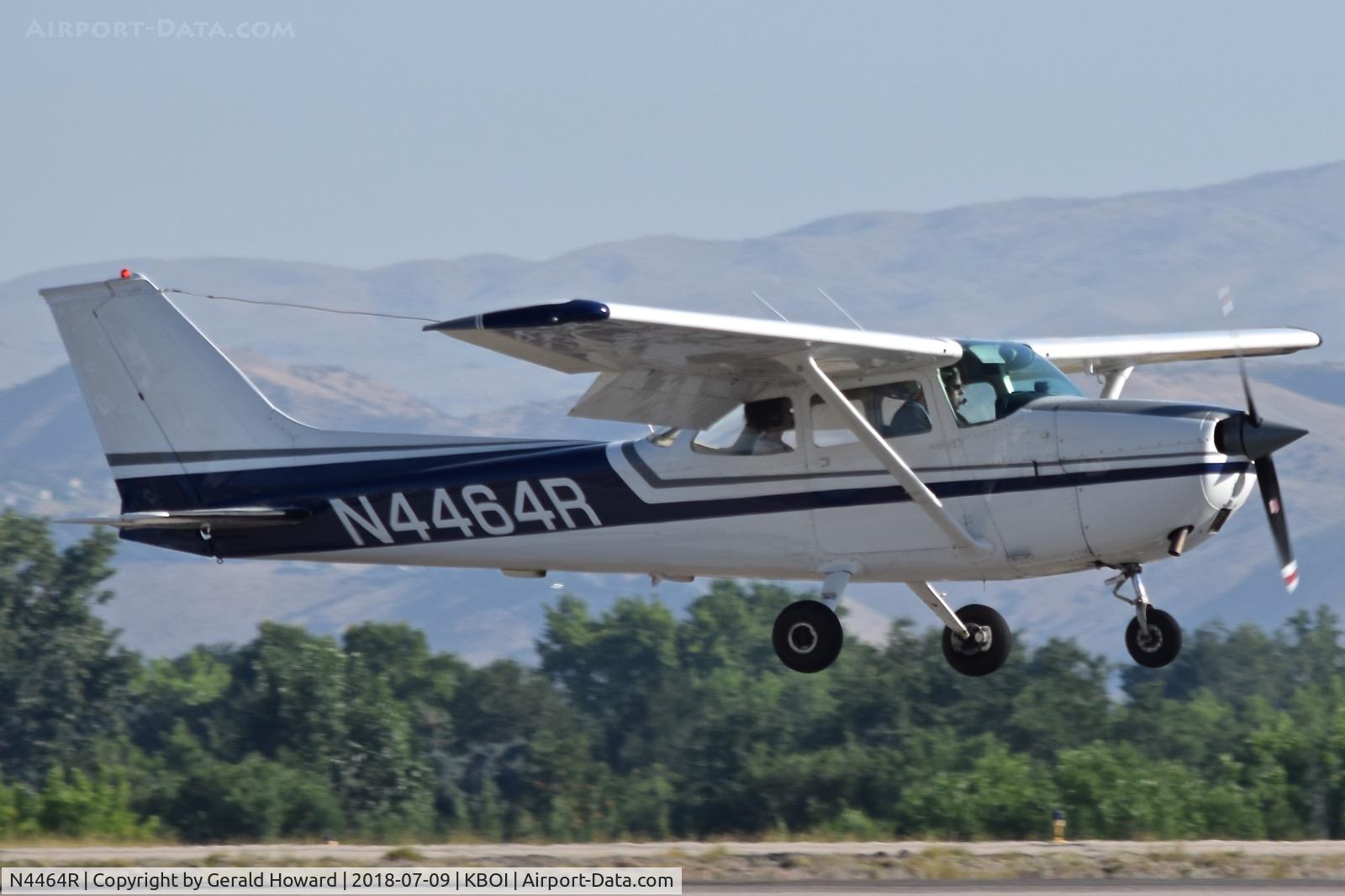 N4464R, 1974 Cessna 172M C/N 17263206, Landing RWY 10R.