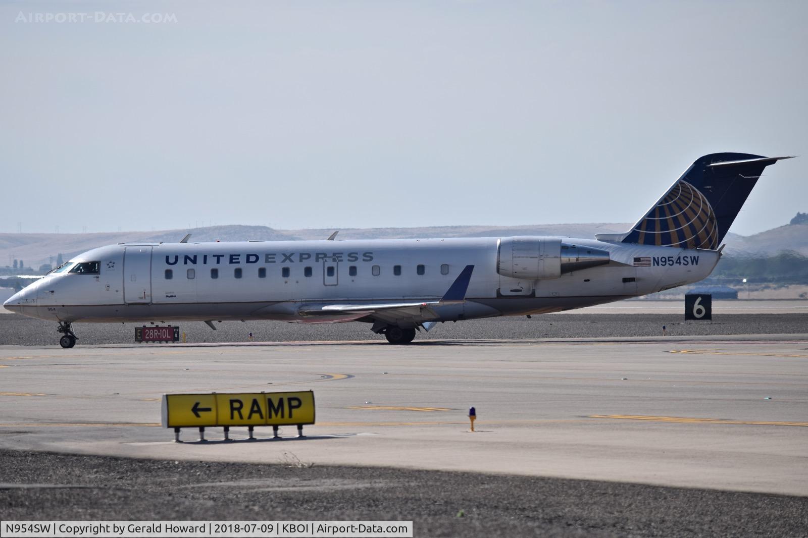 N954SW, 2003 Bombardier CRJ-200LR (CL-600-2B19) C/N 7815, Taxiing off Echo onto Alpha for the gate.