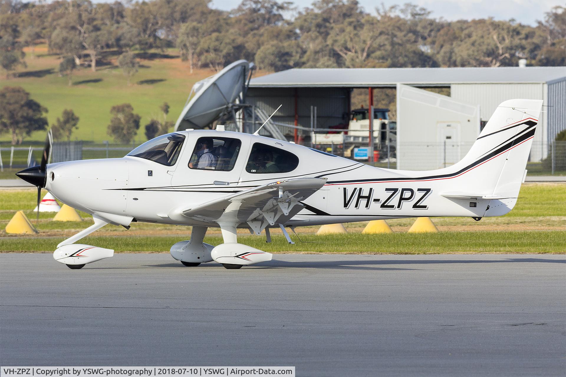 VH-ZPZ, Cirrus SR20 C/N 2342, Cirrus Sunshine Coast (VH-ZPZ) Cirrus SR20 G6 at Wagga Wagga Airport