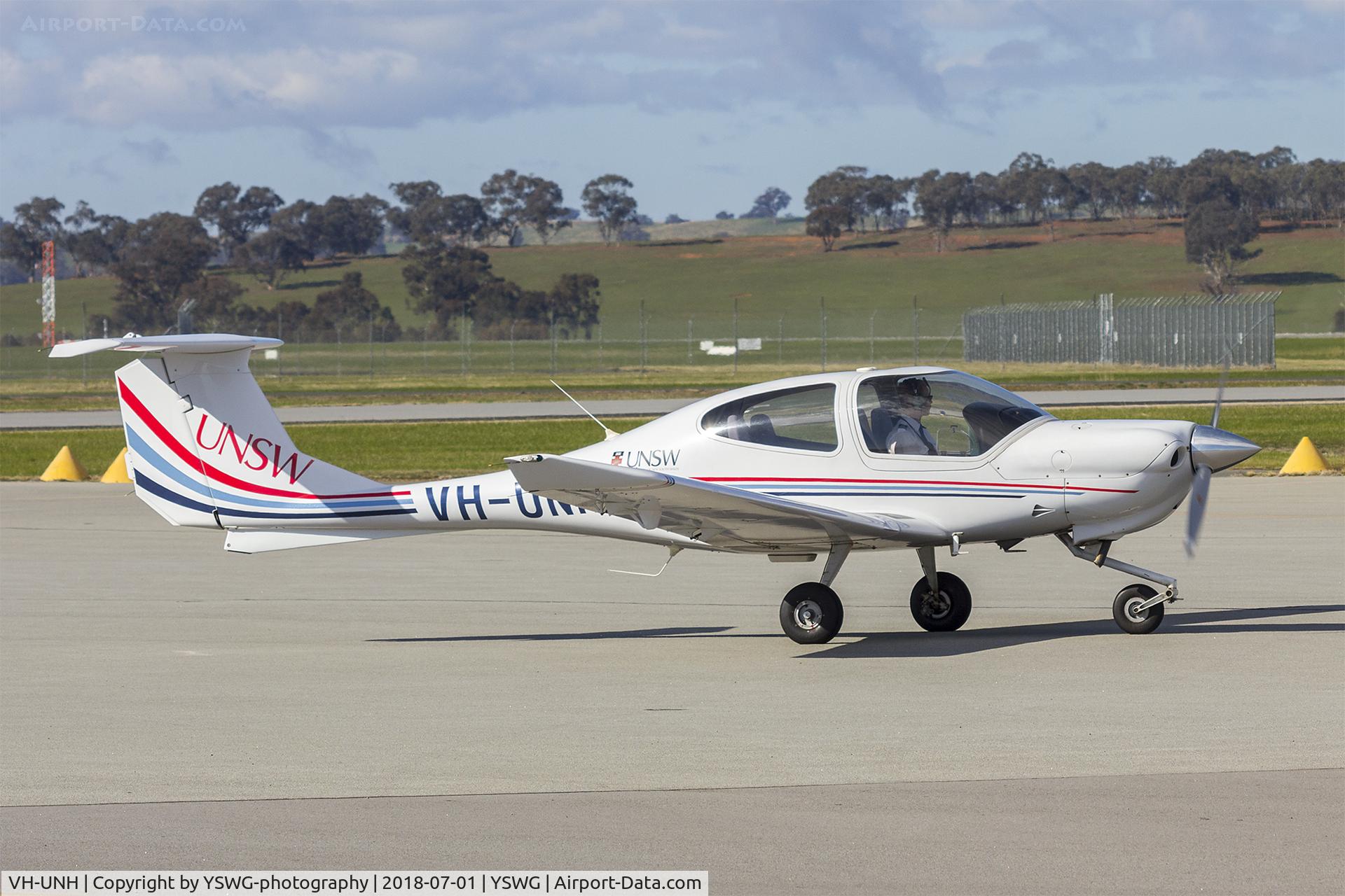 VH-UNH, 2010 Diamond DA-40 Diamond Star C/N 40.1071, University of New South Wales (VH-UNH) Diamond Star DA-40 at Wagga Wagga Airport
