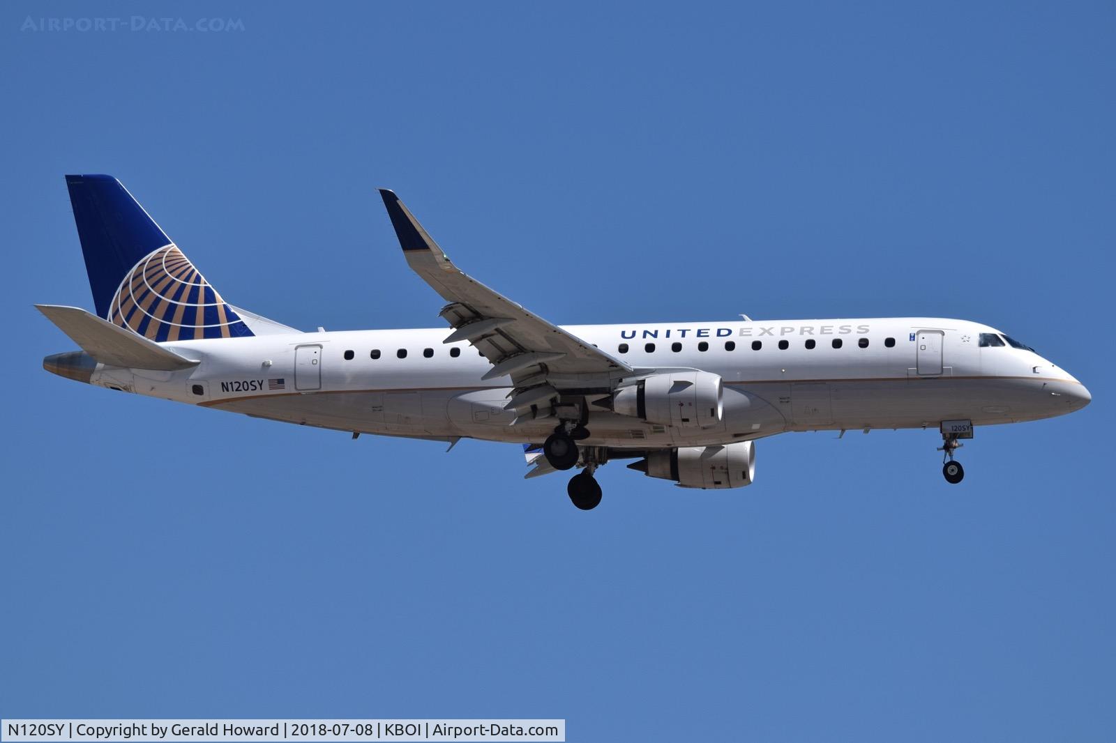 N120SY, 2014 Embraer 175LR (ERJ-170-200LR) C/N 17000425, Landing RWY 10L.