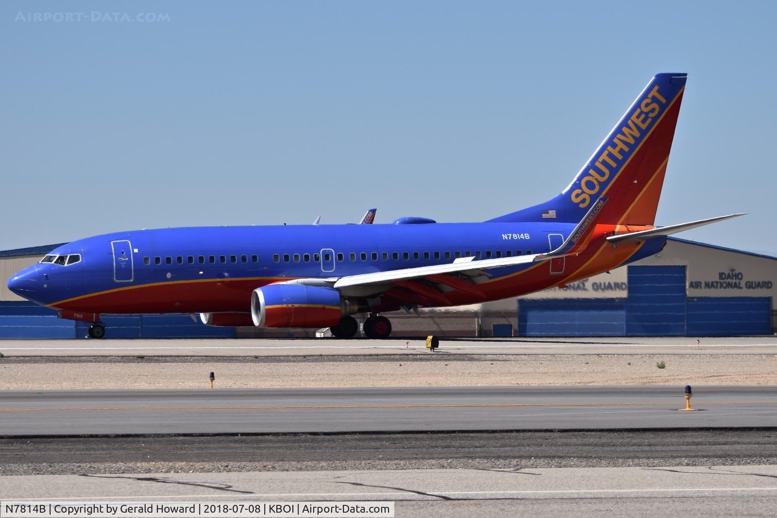 N7814B, 2001 Boeing 737-7K9 C/N 30042, Landing RWY 10L.
