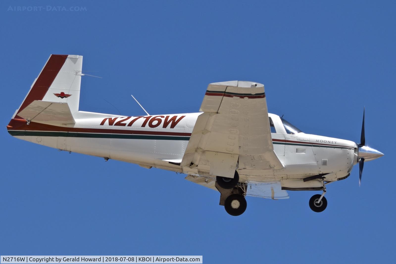 N2716W, 1966 Mooney M20E C/N 1025, Landing RWY 10R.