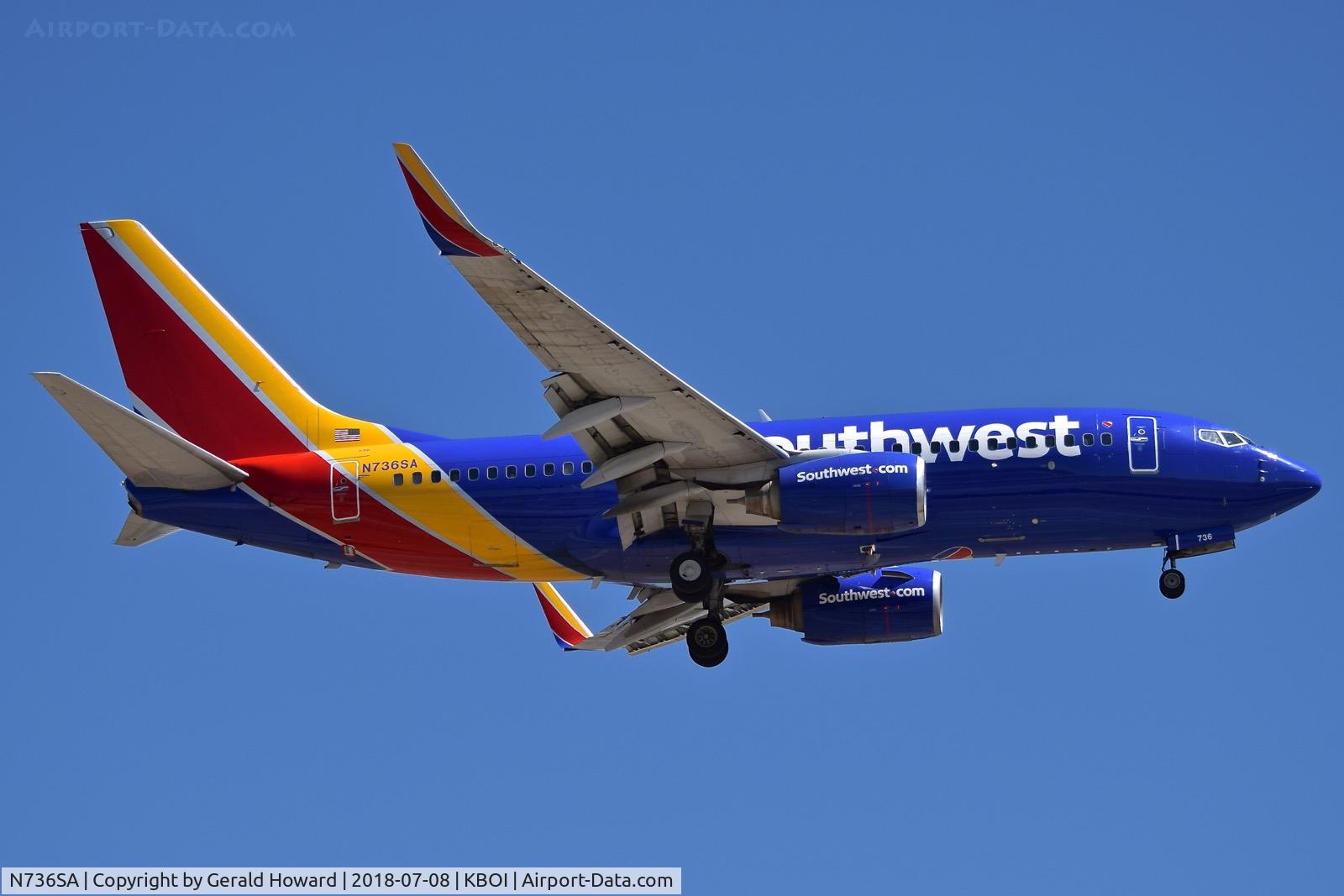 N736SA, 1999 Boeing 737-7H4 C/N 27868, Landing RWY 10L.