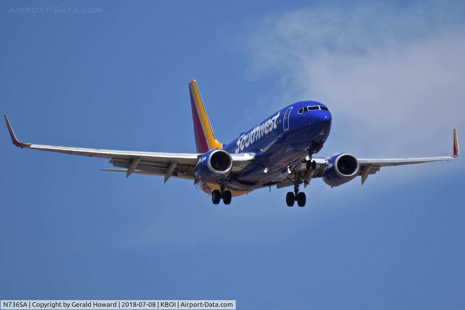 N736SA, 1999 Boeing 737-7H4 C/N 27868, Approach to RWY 10L.