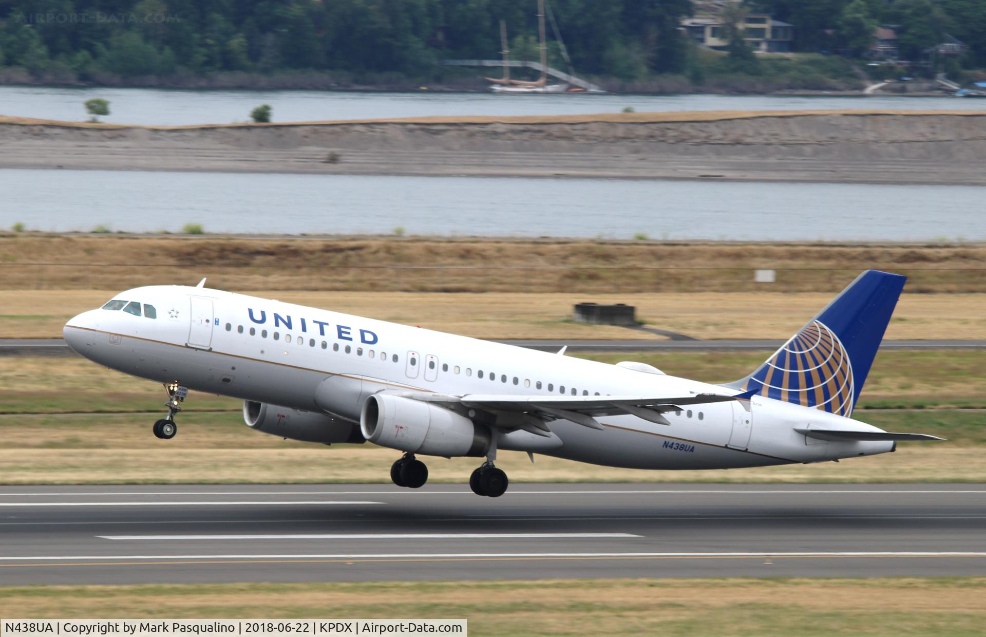 N438UA, 1997 Airbus A320-232 C/N 678, Airbus A320