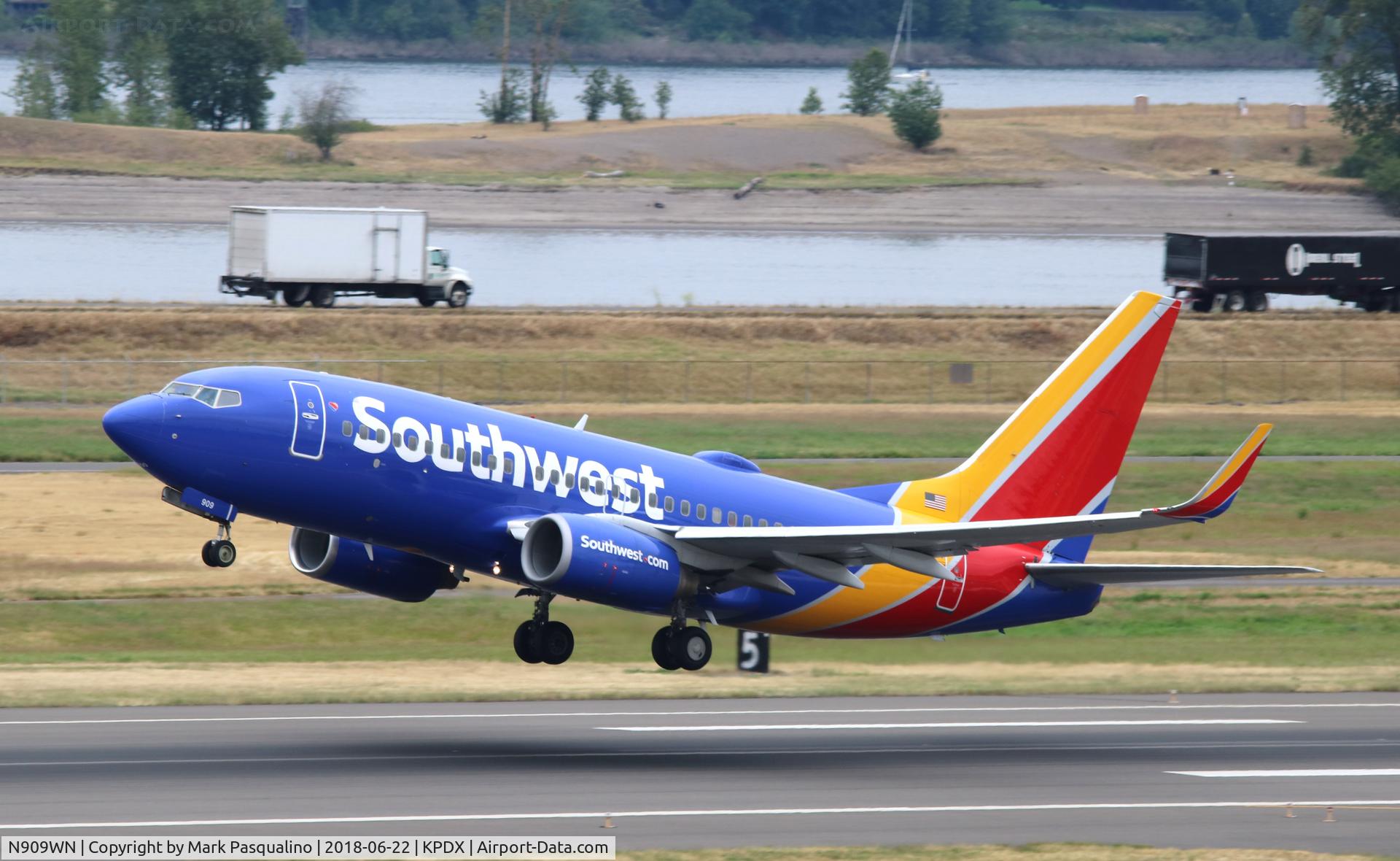 N909WN, 2008 Boeing 737-7H4 C/N 32458, Boeing 737-700