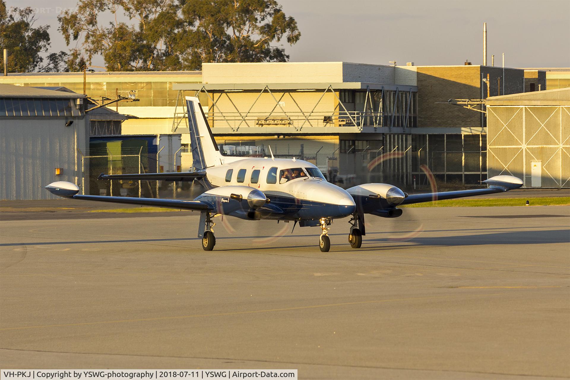 VH-PKJ, Piper PA-31T Cheyenne II C/N 31T-7920002, Piper PA-31T Cheyenne II (VH-PKJ) at Wagga Wagga Airport