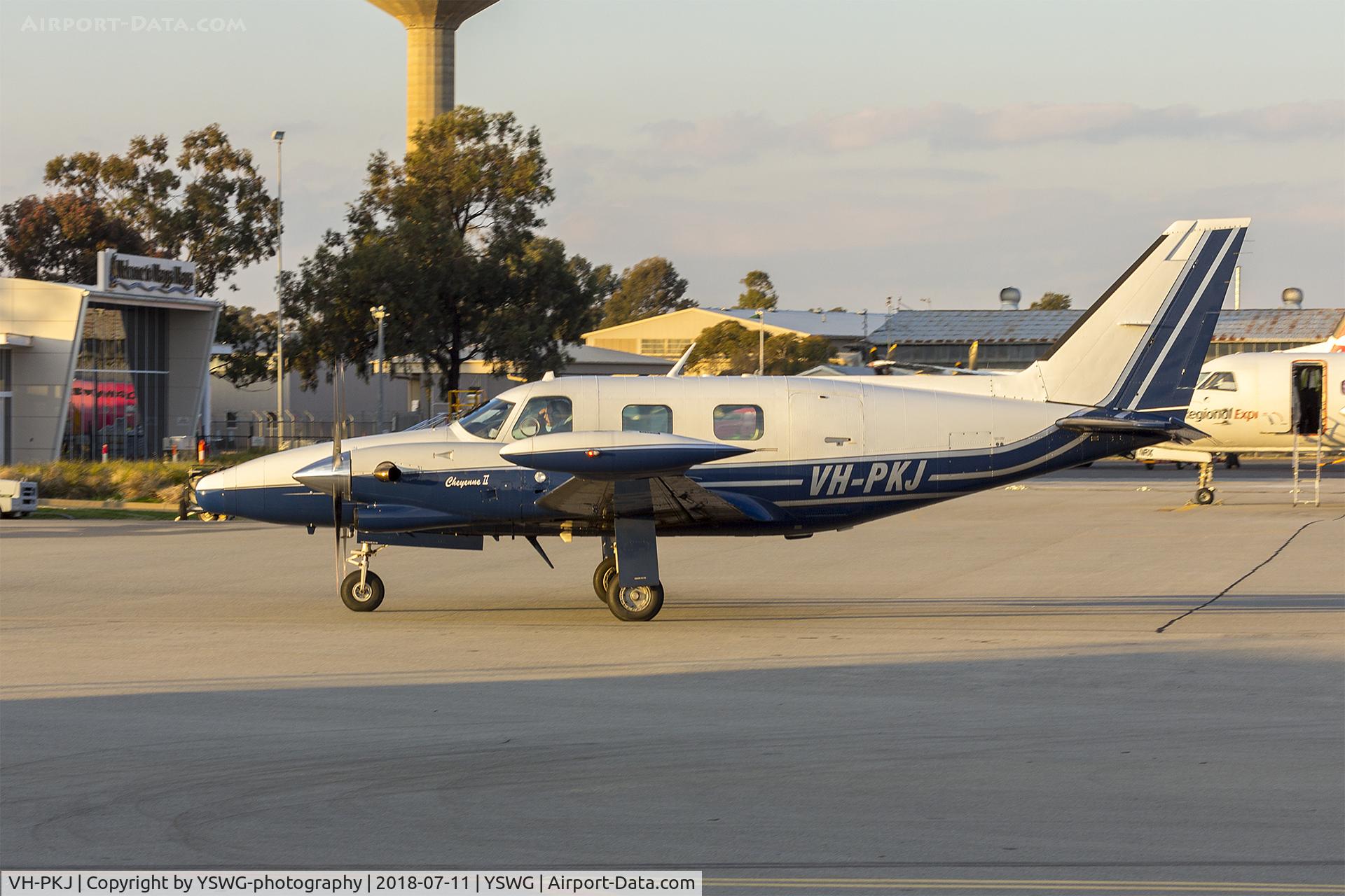 VH-PKJ, Piper PA-31T Cheyenne II C/N 31T-7920002, Piper PA-31T Cheyenne II (VH-PKJ) at Wagga Wagga Airport